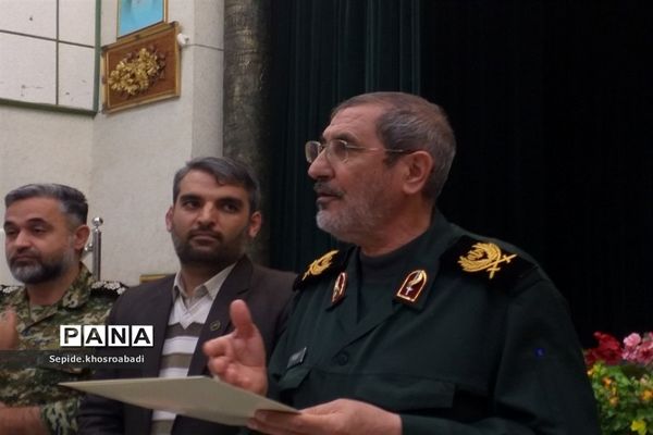 تجلیل از خانواده شهدا و اهدا حکم فرماندهی مدیران مدارس در پاکدشت