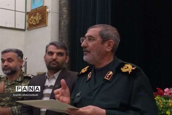 تجلیل از خانواده شهدا و اهدا حکم فرماندهی مدیران مدارس در پاکدشت