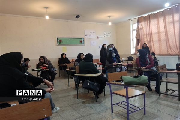 برگزاری دوره آموزشی بازی‌های فکری رویش ویژه مربیان ناحیه 3 شیراز