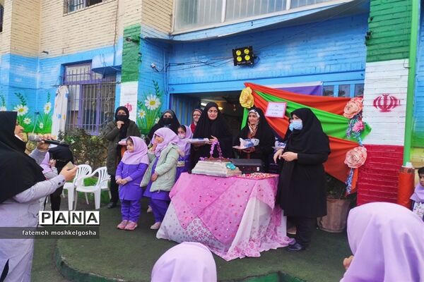 جشن میلاد حضرت زهرا(س) و تکریم مادران در دبستان مبعث ناحیه 3 شیراز