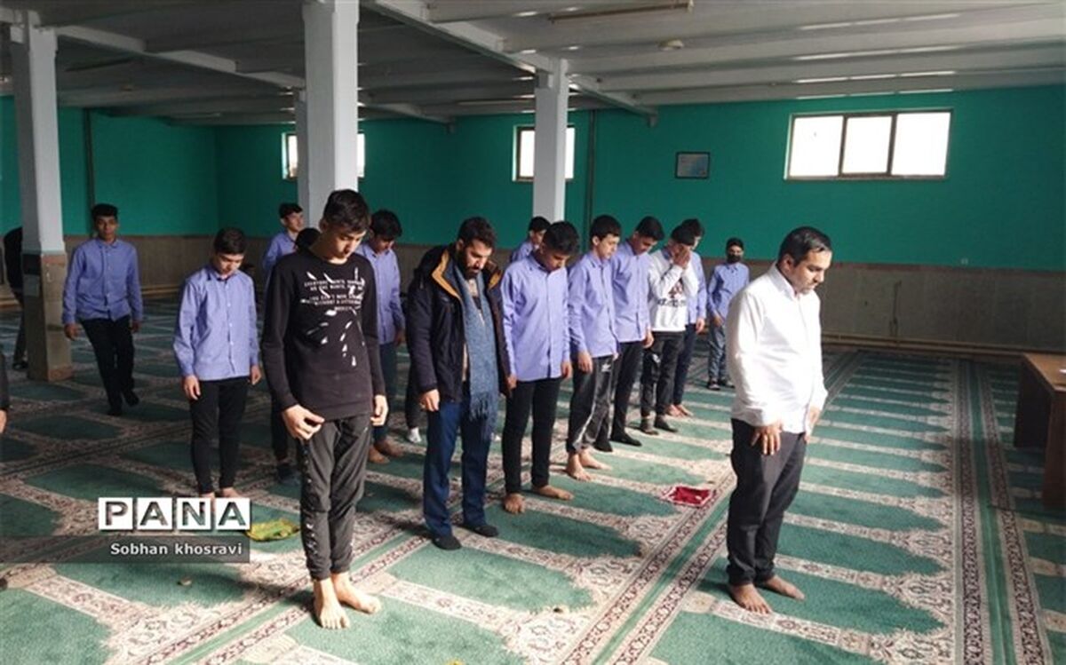 نماز در شکل‌دهی شخصیت نوجوانان و جوانان بسیار تاثیرگذار است