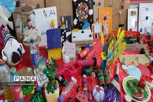 برپایی نمایشگاه کتاب و دست سازه‌های دانش‌آموزی در دبستان نیکان ملارد