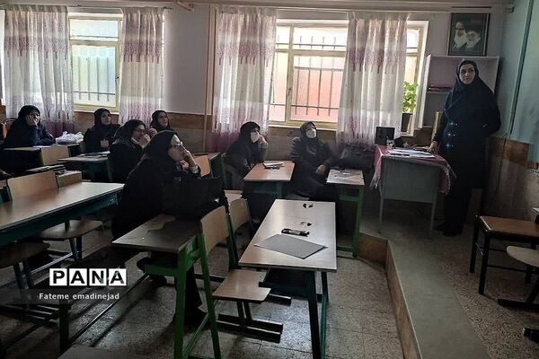 برگزاری کارگاه توانمندسازی ارتباط موثر ویژه دبیران در مدرسه تربیت رودهن