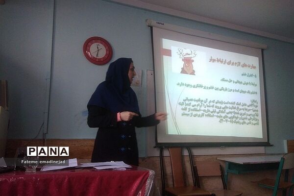 برگزاری کارگاه توانمندسازی ارتباط موثر ویژه دبیران در مدرسه تربیت رودهن
