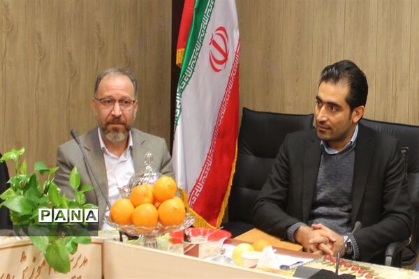 آیین گرامیداشت مقام زن و مادر در اداره آموزش و پرورش بهارستان 2