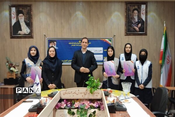 آیین گرامیداشت مقام زن و مادر در اداره آموزش و پرورش بهارستان 2
