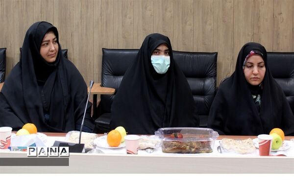 آیین گرامیداشت مقام زن و مادر در اداره آموزش و پرورش بهارستان 2