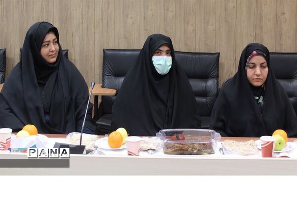 آیین گرامیداشت مقام زن و مادر در اداره آموزش و پرورش بهارستان 2