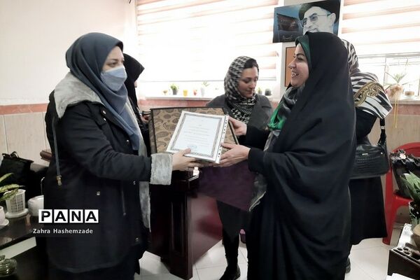 میلاد با سعادت حضرت زهرا(س) و گرامیداشت هفته مقام زن در دبیرستان ولیعصر(عج) ناحیه یک شهرری