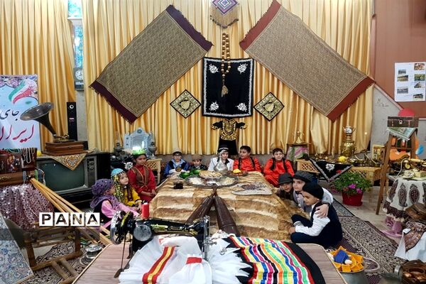 نمایشگاه  هویت ملی با رویکرد اتحاد اقوام ایرانی در دبستان پسرانه هدایت منطقه۴