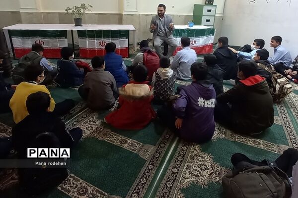 برگزاری نشست‌ها و جلسات بصیرتی و آموزشی در دبیرستان امام علی(ع)