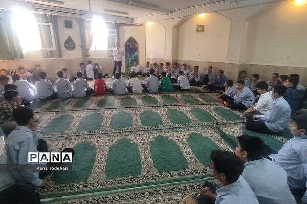 برگزاری نشست‌ها و جلسات بصیرتی و آموزشی در دبیرستان امام علی(ع)