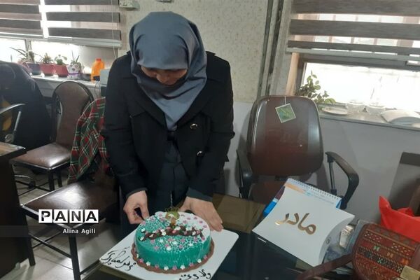 جشن میلاد حضرت فاطمه زهرا(س) درآموزشگاه مکتب الاحرار اسلامشهر