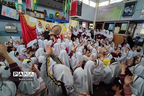 جشن میلاد حضرت فاطمه(س) در دبستان حضرت زهرا(س) یک رودهن