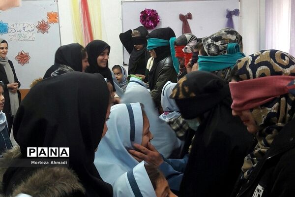 برگزاری جشن روز مادر در مدرسه ام البنین یک شهرری