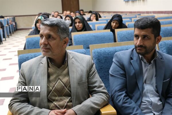 همایش توانمندسازی دبیران و اولیا در ابرکوه