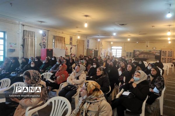 نشست پیشگیری از آسیب‌های اجتماعی در دبستان مبعث ناحیه 3 شیراز