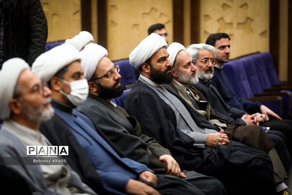 آیین رونمایی از کتاب رمان روح‌الله و همچنین کتاب صوتی تفسیر آفتاب