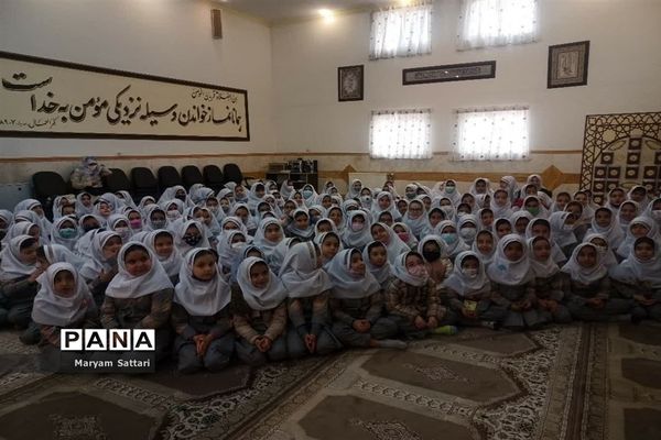 جشن دانش‌آموزی گرامیداشت روز مادر در آموزشگاه شاهد فاطمه زهرا(س) اسلامشهر