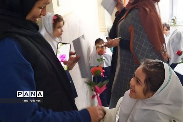 جشن روز مادر در دبستان دخترانه  سما یک رودهن