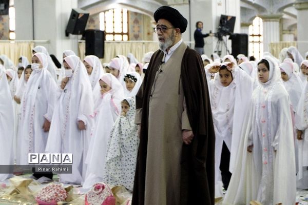 جشن شکوفایی  پنج هزار نفری دانش‌آموزان دختر