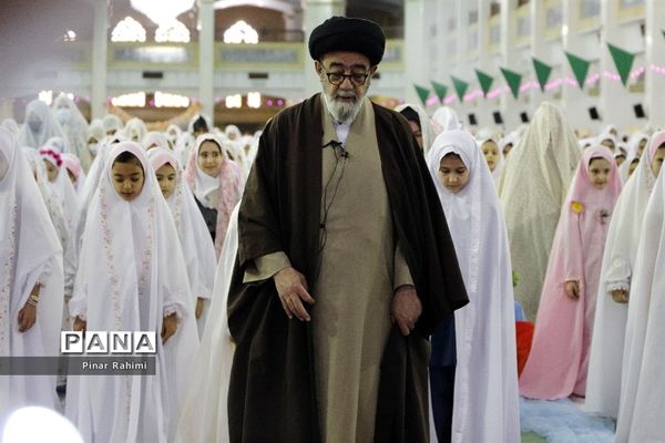 جشن شکوفایی  پنج هزار نفری دانش‌آموزان دختر