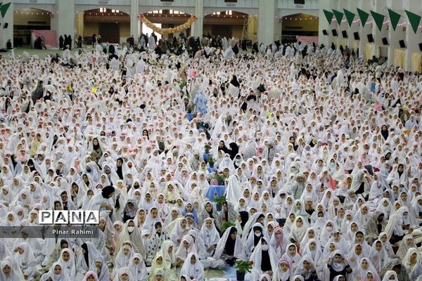 جشن شکوفایی  پنج هزار نفری دانش‌آموزان دختر