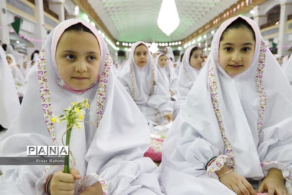 جشن شکوفایی  پنج هزار نفری دانش‌آموزان دختر