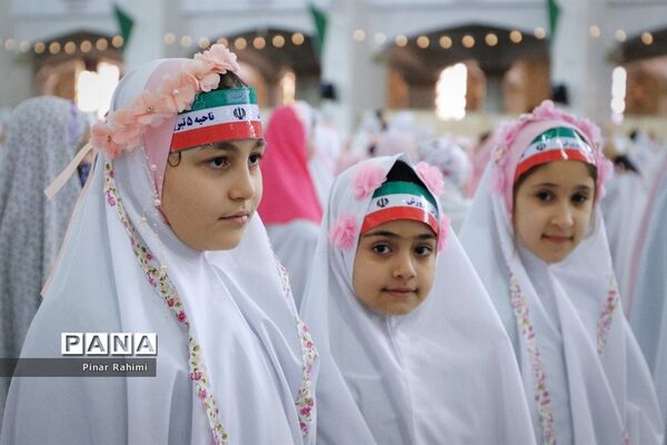جشن شکوفایی  پنج هزار نفری دانش‌آموزان دختر