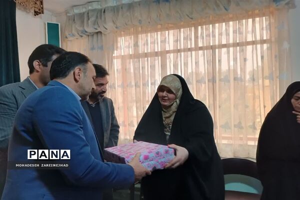 برگزاری مراسم روز مادر و روز زن در دبیرستان‌ شهید‌ زهره‌‌وند قرچک