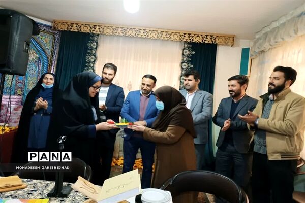 برگزاری مراسم روز مادر و روز زن در دبیرستان‌ شهید‌ زهره‌‌وند قرچک