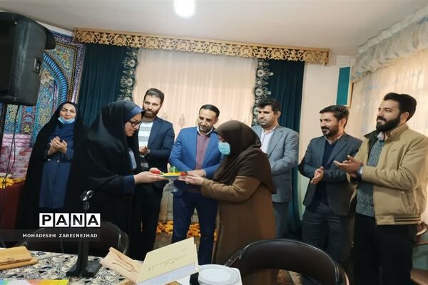 برگزاری مراسم روز مادر و روز زن در دبیرستان‌ شهید‌ زهره‌‌وند قرچک