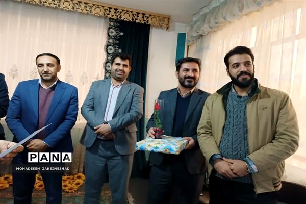 برگزاری مراسم روز مادر و روز زن در دبیرستان‌ شهید‌ زهره‌‌وند قرچک