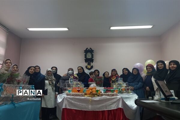 تجلیل از معلمین به بهانه روز مادر در دبستان فرهیختگان منطقه ۱۳