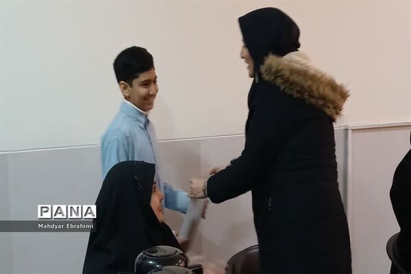 مراسم تجلیل از مادران شهدا و اعضاء انجمن اولیاء و مربیان آموزشگاه شهید کاظمی  اسلامشهر