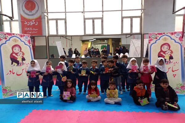 برگزاری آیین سپاس مادر در کانون فرهنگی تربیتی سلمان منطقه ۱۰