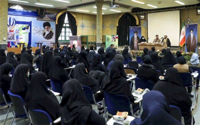 زن در نظام توحیدی آفرینش جلوه آن دسته از صفات الهی است که بشر از آن‌ها دور شده است