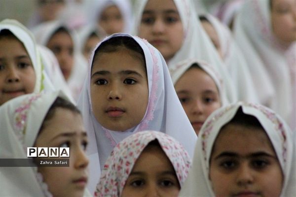 آیین جشن تکلیف دانش‌آموزان دختر منطقه چهاردانگه با عنوان «نیلوفرانه»