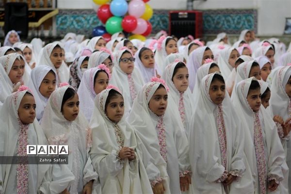 آیین جشن تکلیف دانش‌آموزان دختر منطقه چهاردانگه با عنوان «نیلوفرانه»