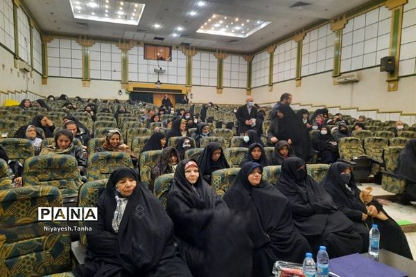 مراسم تجلیل از مادران و همسران شهدای شهرستان پاکدشت