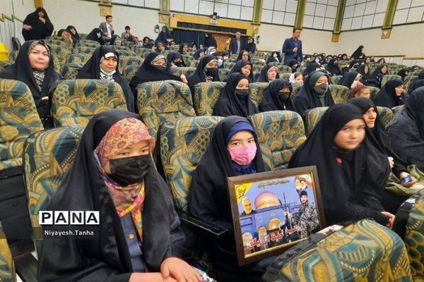 مراسم تجلیل از مادران و همسران شهدای شهرستان پاکدشت