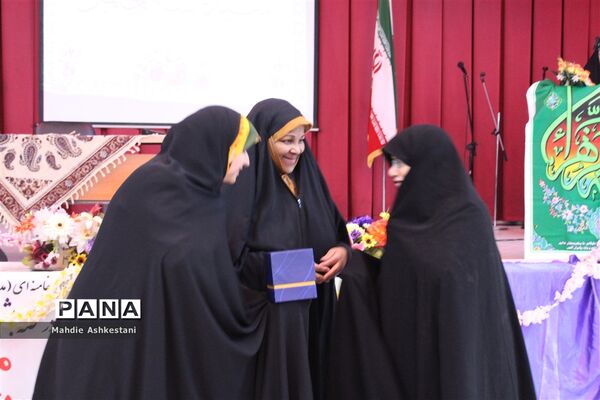 جشن میلاد کوثر با حضور خبرنگار ایرانی آمریکایی در نایین