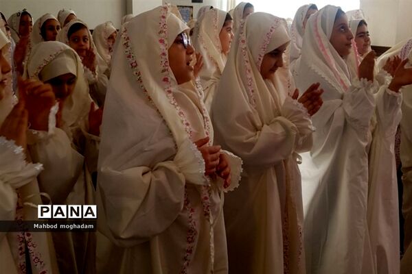 جشن عبادت دانش‌آموزان پایه سوم در دبیرستان ولیعصر (عج) منطقه ۱۳