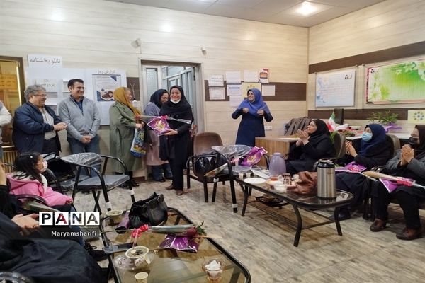 تقدیر از مادران دانش‌آموزان همزمان با  ولادت حضرت زهرا(س) در دبیرستان ‌پاینده ناحیه یک اهواز