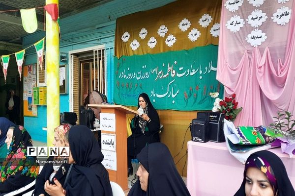 تقدیر از مادران دانش‌آموزان همزمان با  ولادت حضرت زهرا(س) در دبیرستان ‌پاینده ناحیه یک اهواز
