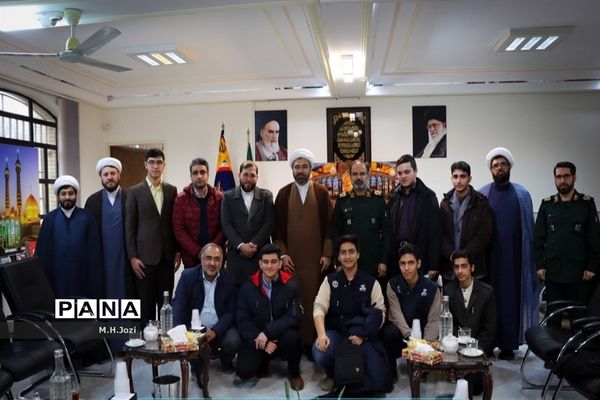دیدار اعضای سازمان دانش‌آموزی قم با فرمانده سپاه استان