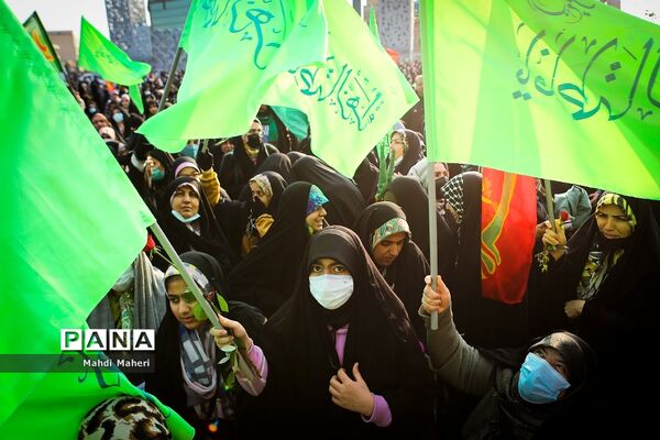 جشن خانوادگی میلاد حضرت فاطمه زهرا(س) در میدان امام حسین(ع)