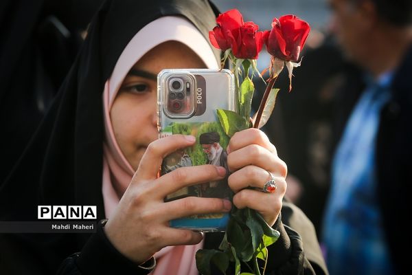 جشن خانوادگی میلاد حضرت فاطمه زهرا(س) در میدان امام حسین(ع)