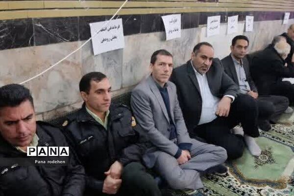 میز خدمت در نماز جمعه رودهن با حضور استاندار و فرماندار