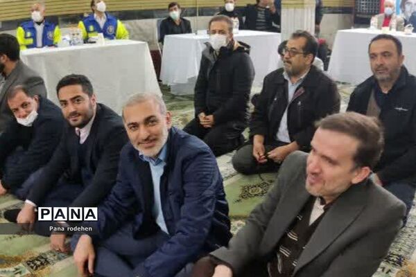 میز خدمت در نماز جمعه رودهن با حضور استاندار و فرماندار